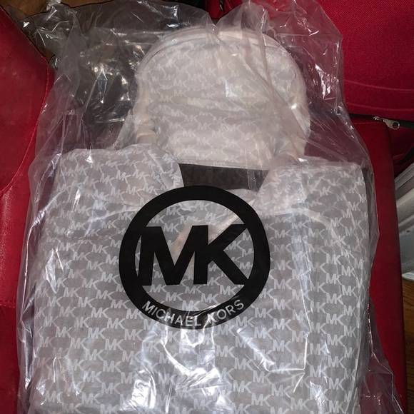 MK TOTE - Picture 3 of 4